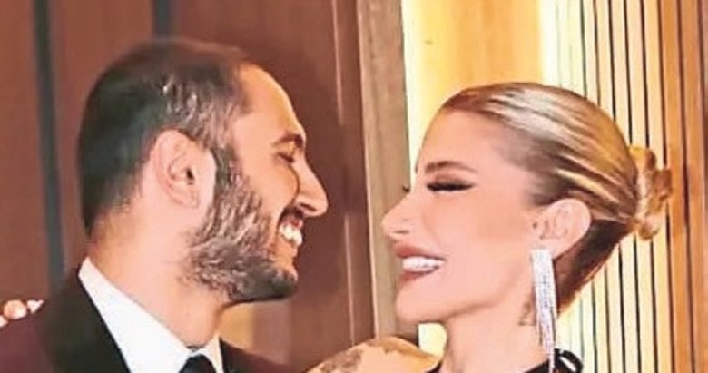 Mutluluk pozlarını tek tek sildi