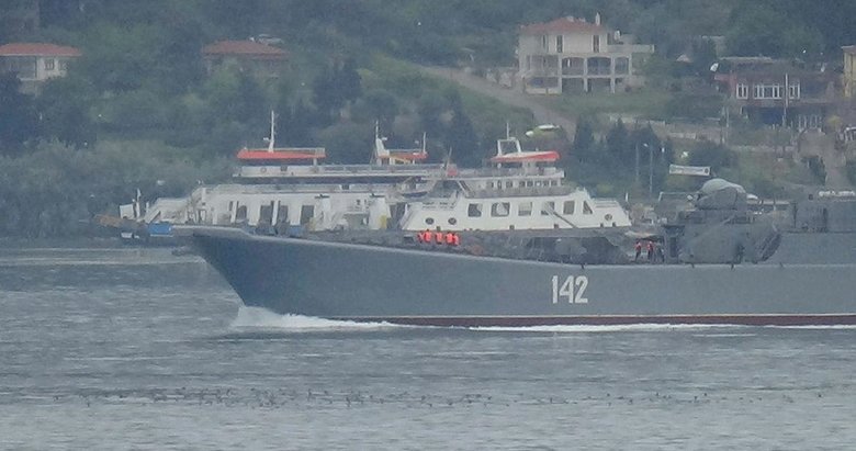 Rus savaş gemisi, ’Novocherkassk’ Çanakkale Boğazı’ndan geçti