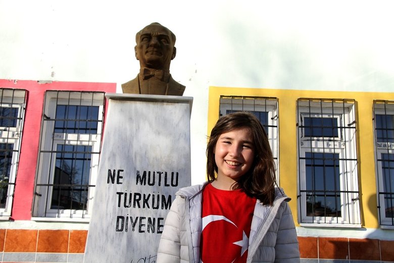Manisa’da duygulandıran davranış! İstiklal Marşı okuma yarışmasında ödülü kabul etmedi