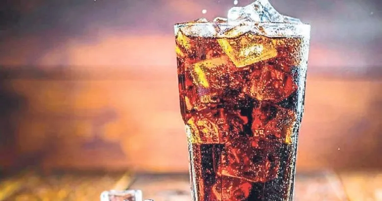 Yaz aylarında asitli içecek tehlikesi