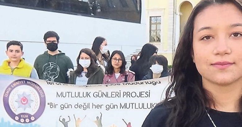 İzmir Emniyet Müdürlüğü ile öğrenciler şehri geziyor
