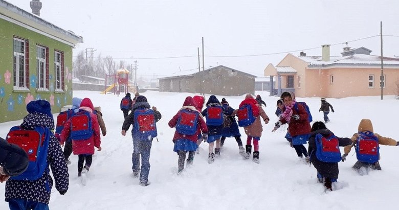 İzmir’de yarın okullar tatil mi? 21 Aralık Salı İzmir’de kar tatili var mı?
