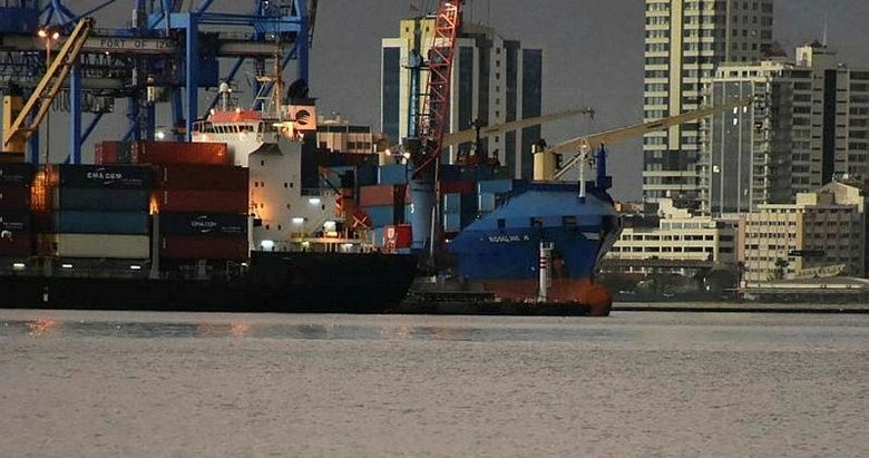 Alman askerlerinin hukuksuz arama yaptığı Türk gemisi, İzmir Limanı’nda