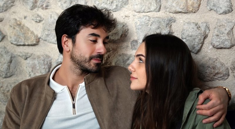 Nesrin Cavadzade’den, meslektaş sevgilisi Gökhan Alkan’a öpüşme yasağı!