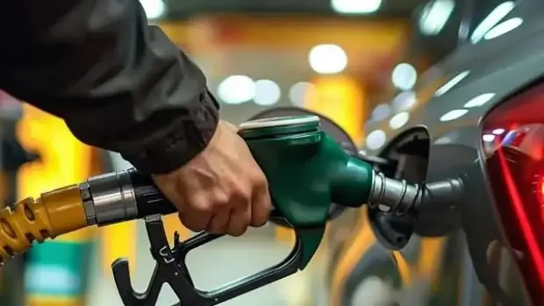 benzin-ve-mazota-zam-var-mi-akaryakit-fiyatlarinda-son-durum-27-ekim-sali-benzin-motorin-ve-lpg-kac-tl-oldu-1793076715670.jpeg