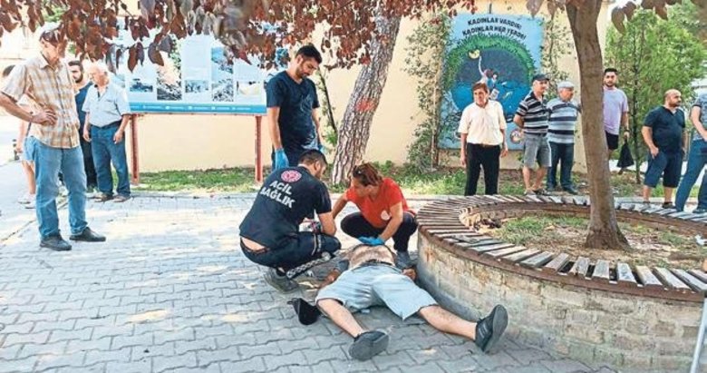 Meraklı kalabalık ölümünü izledi