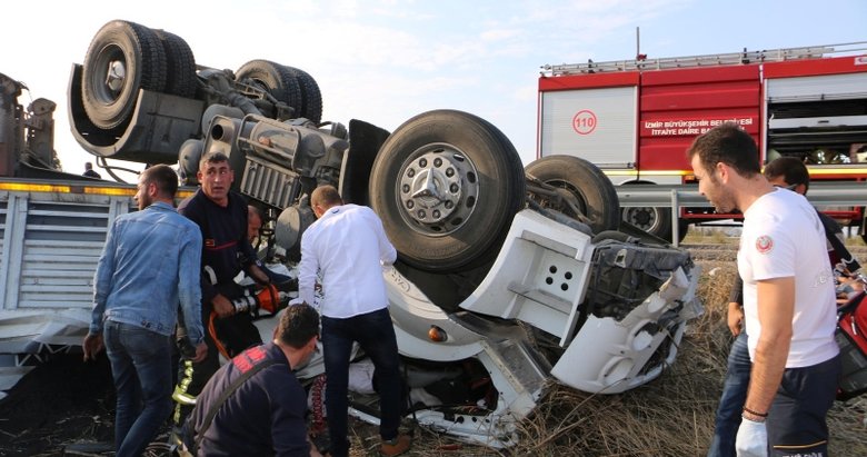 Traktöre çarpıp, devrilen TIR’ın şoförü yaşamını yitirdi