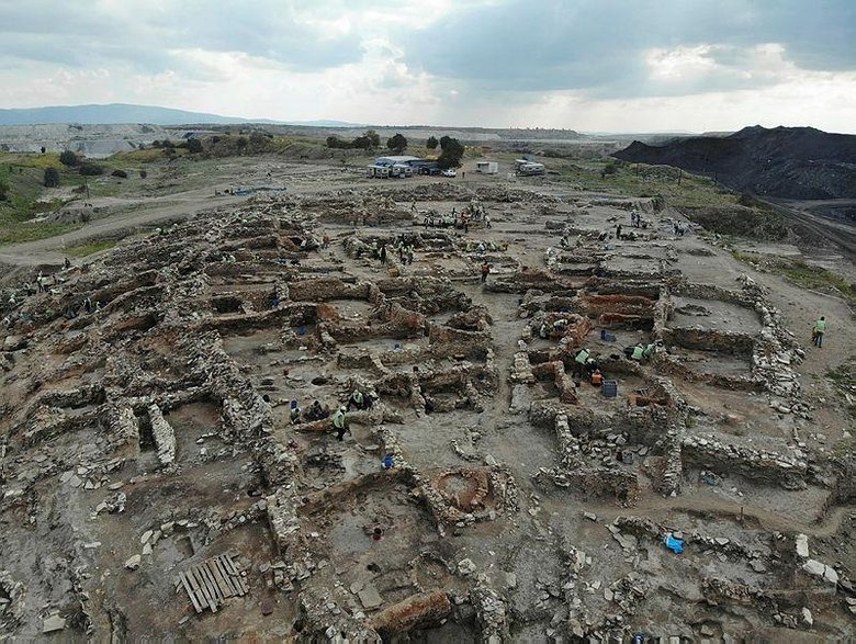 Binlerce yıllık tarihin gün ışığına çıkarılmasına kadın işçilerden katkı