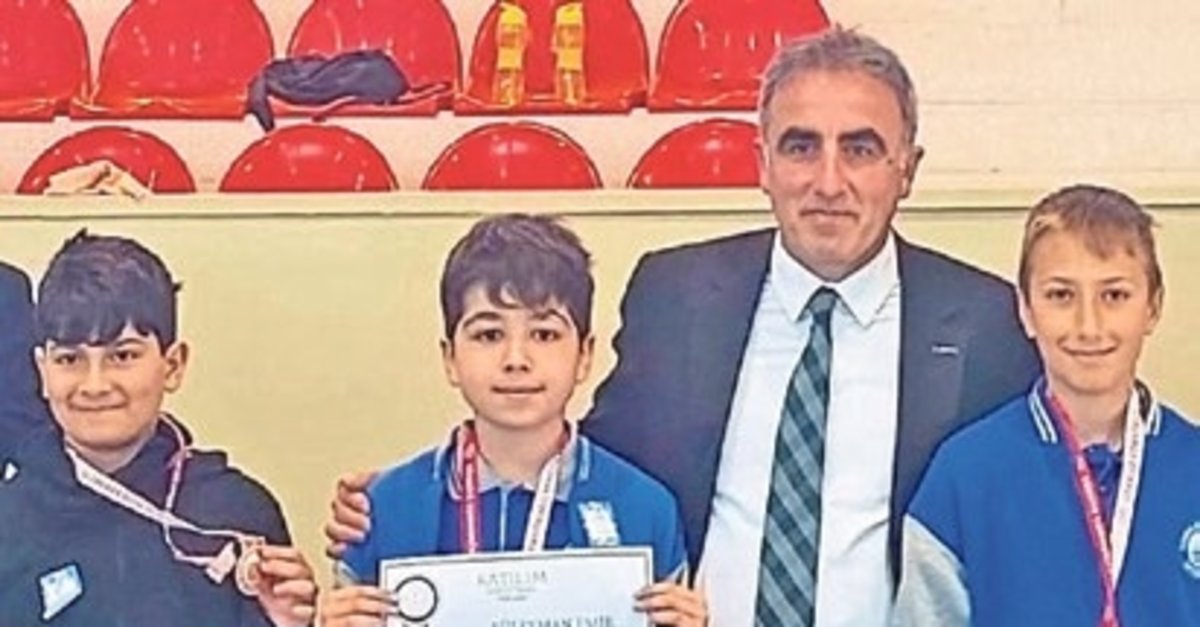 Minik dâhiler sahnede