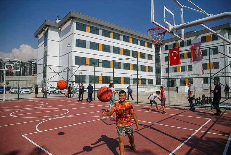 İzmir’de okul binaları deprem güvenliği için yeniden yapılıyor! Vali Köşger’den inceleme