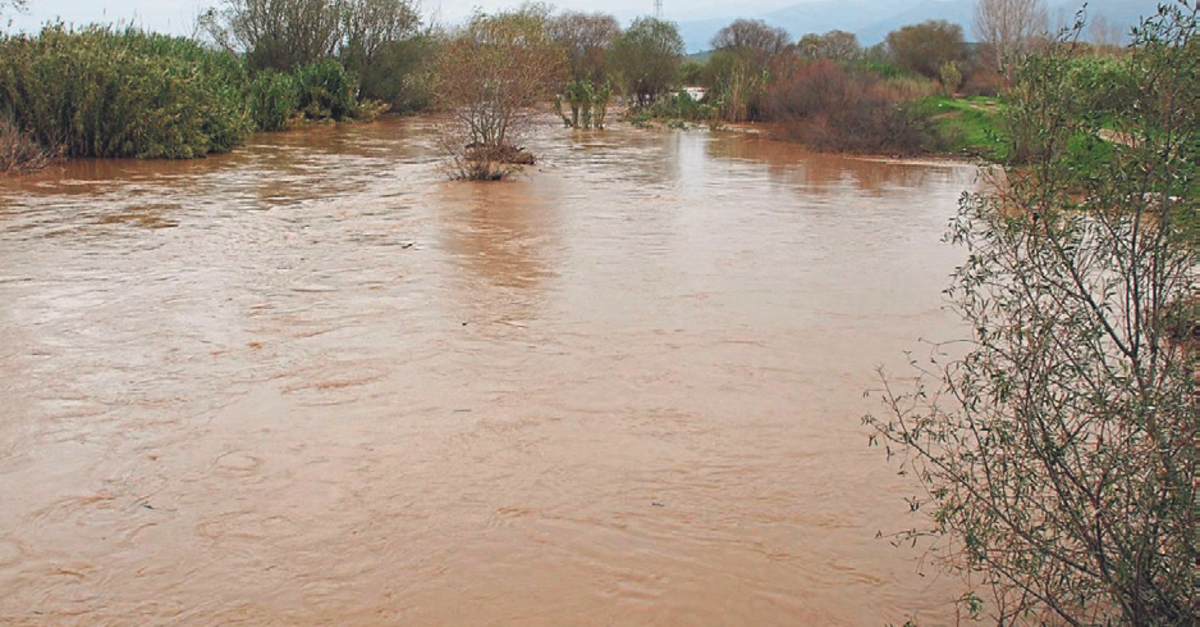 Tire ve Bayındır’da su baskını ve heyelan