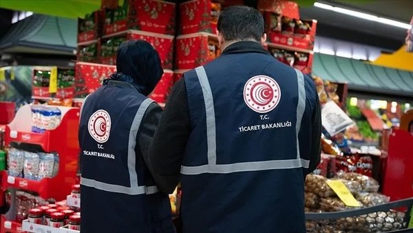 bakanlik-dugmeye-basti-mugla-fethiyede-bir-lahmacunun-fiyatini-duyan-sasti-kaldi-1779970415172.jpeg