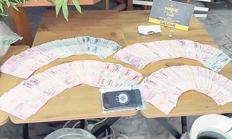 Villada zehir tarlası