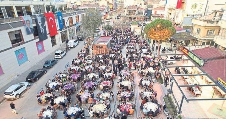 Tire’de 2 bin 500 kişi iftar yemeğine katıldı