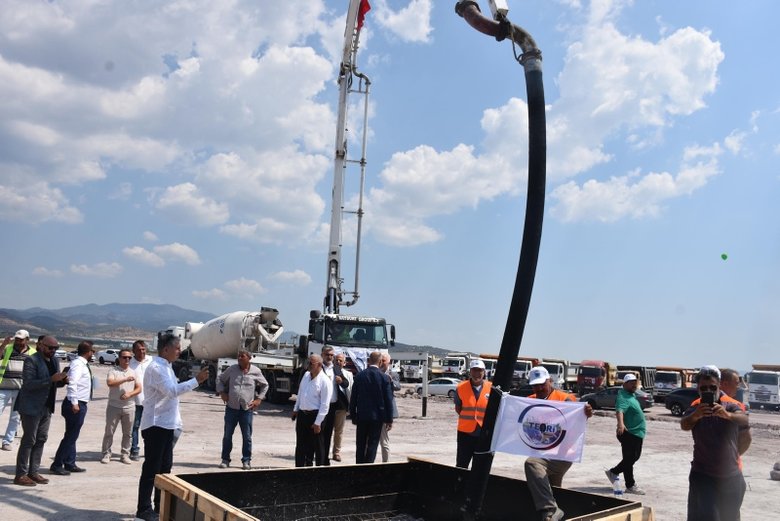 Avrupa’nın en büyüğü olacak! Dikili Tarıma Dayalı İhtisas Sera Organize Sanayi Bölgesi’nin temeli atıldı