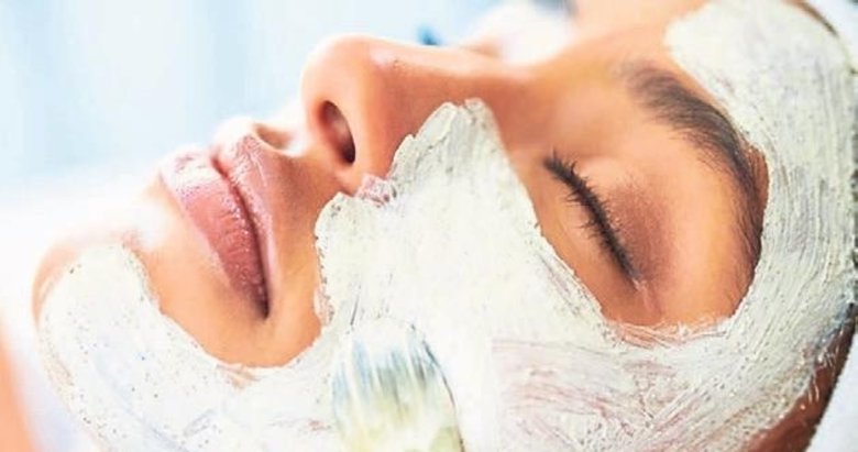 Yağlı ciltler için karbonat maskesi