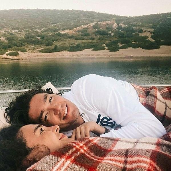 Ebru Şahin aileye girdi! Evlilik öncesi Çeşme tatilinde: Cedi’nin ailesiyle de tanıştı