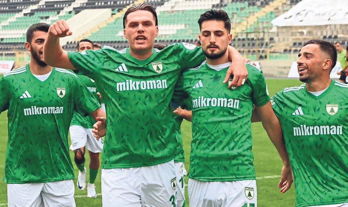 Evinden uzakta hedefe koşuyor