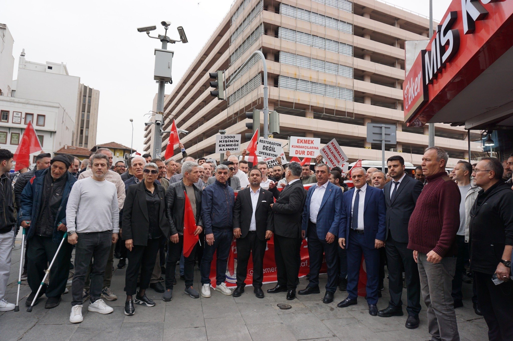Kemeraltı esnafından kepenkli protesto