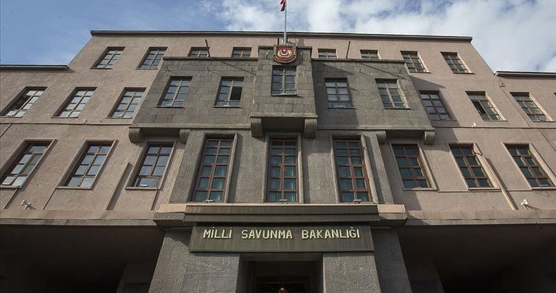Türk bayrağına saldırıya MSB’den tepki: Organize provokasyon!