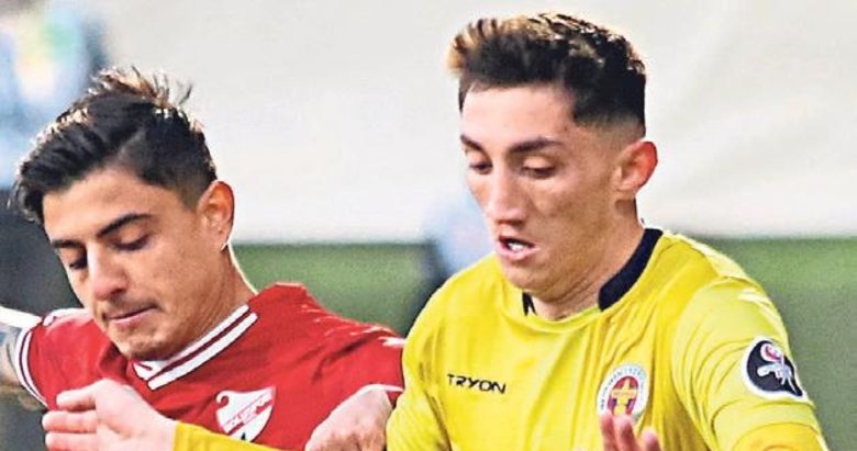 Menemenspor’da yaprak dökümü