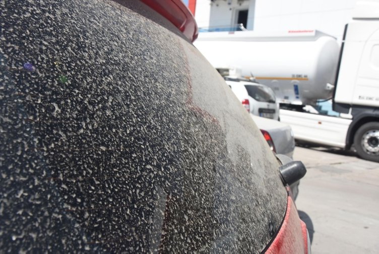 İzmir’e çamur yağdı! Yıkamacılarda kuyruklar oluştu