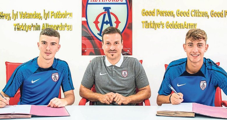Altınordu’da iki genç imzaladı