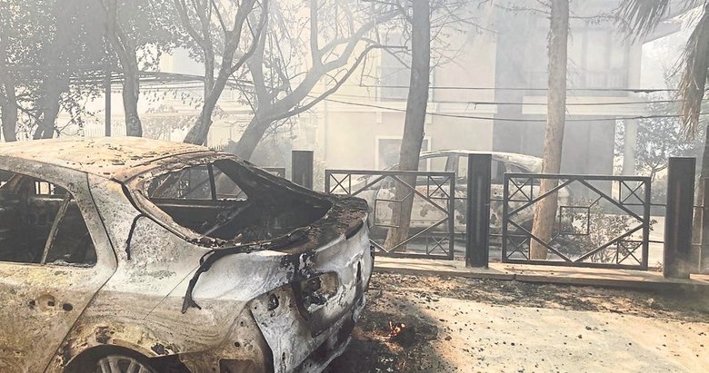 Çanakkale ve Manisa alev alev