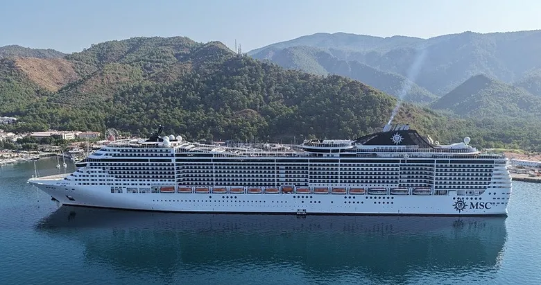 Dev kruvaziyer Marmaris’te! MSC Divina ile binlerce turist geldi