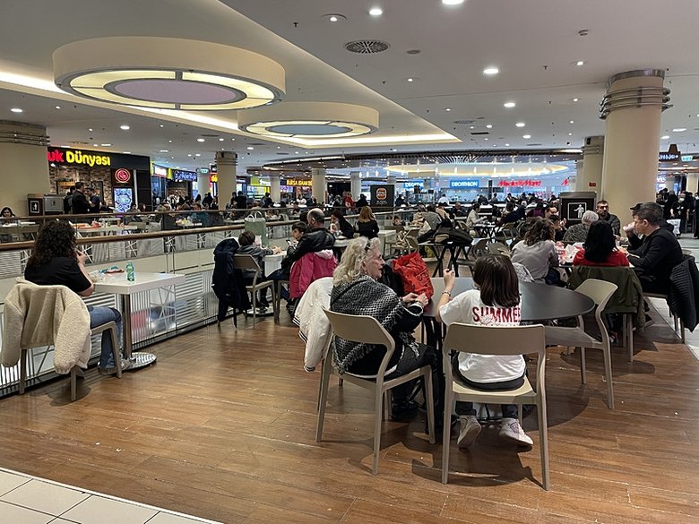 Yurt genelinde boykot çağrısına rağmen alışveriş noktalarında hareketlilik yaşandı