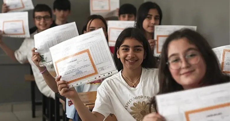 Okullarda yaz tatili başlıyor: 18 milyon öğrenci karne alıyor