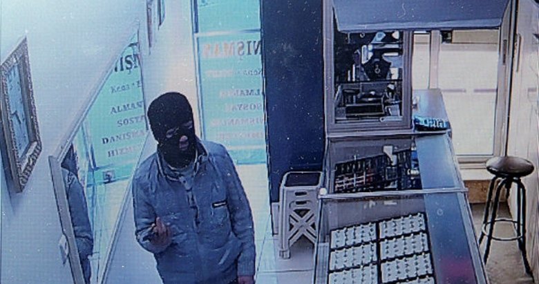 Afyonkarahisar’da kuyumcudaki soygun girişimi güvenlik kamerasında