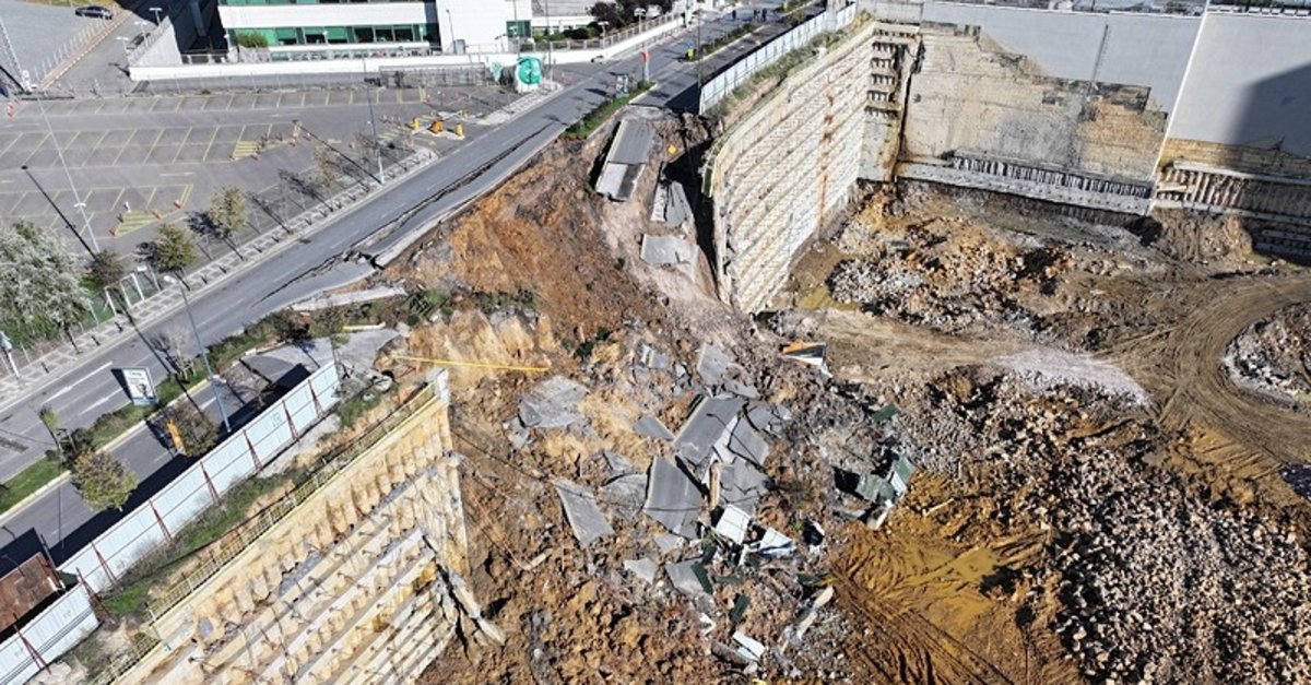 Ümraniye'de yol çöktü!