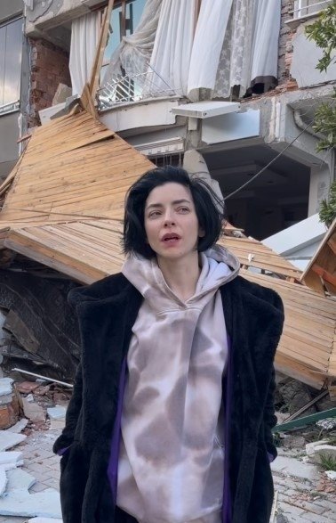 Merve Boluğur soluğu Hatay’da aldı! Arkadaşı enkaz altında