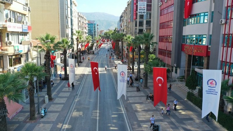 Denizli kırmızı beyaza büründü!