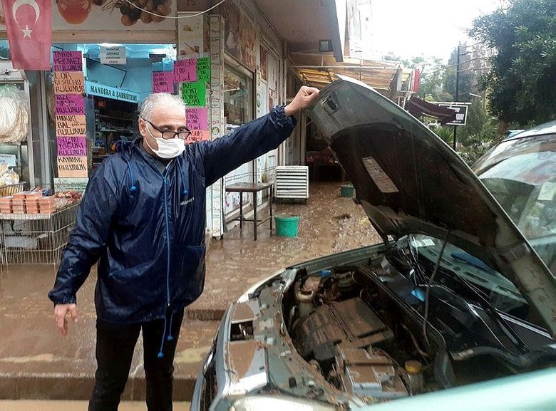 İzmirliler Soyer’e böyle isyan etti: Bisikletle şov yapacağına gelsin, halimizi görsün