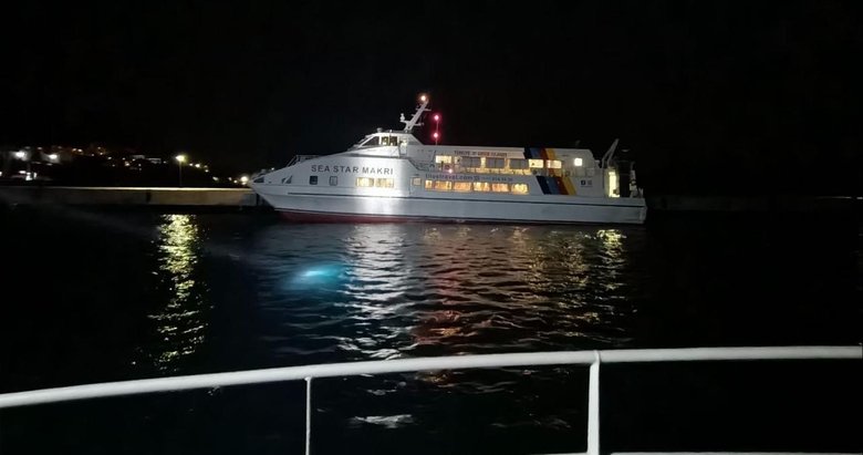 Bodrum açıklarında sürüklenen 71 yolcunun bulunduğu feribot kurtarıldı