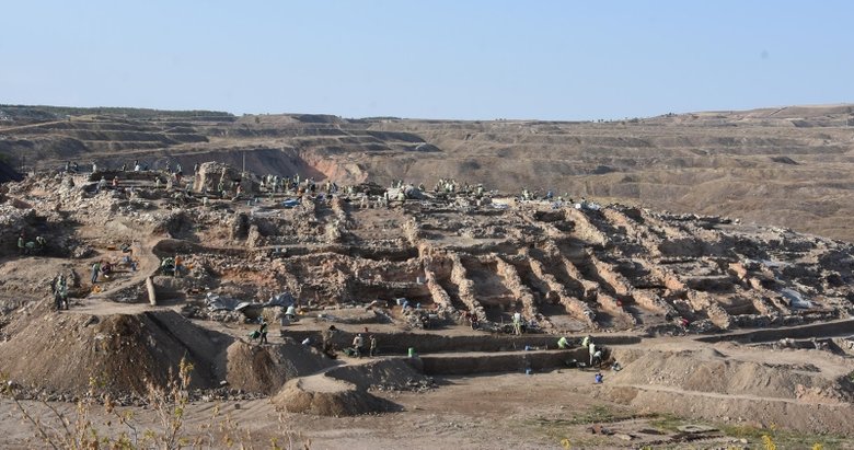 Kütahya’da Türkiye’nin en büyük kazısında 6 ayda 2 bin parça eser ortaya çıkarıldı