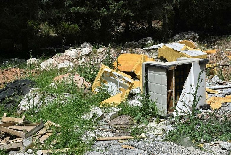 Bornova’dan skandal görüntüler! Ormanı çöplüğe çevirdiler
