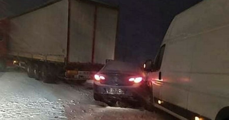 Kütahya’da zincirleme trafik kazası! 4 kişi yaralandı