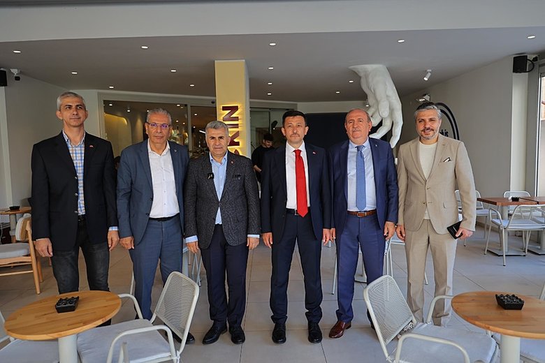 İzmir adayı Dağ’dan taksicilere kabin ve kamera vaadi