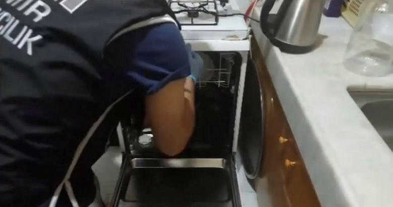 Bulaşık makinesinden çıktı! İzmir’de polis bile görünce şaşırdı
