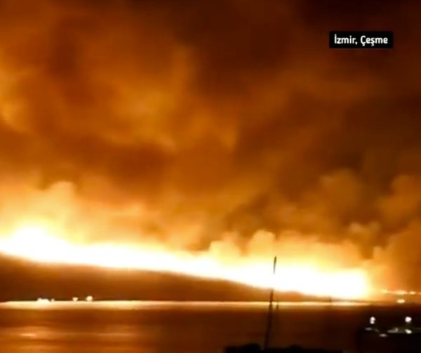 izmir-cesme-yangini-son-dakika-goruntuler-tuyler-urpertti-tek-kelimeyle-korkunc-1751613974502.jpg