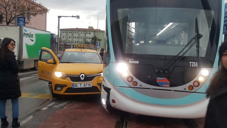 İzmir’de tramvay kazası