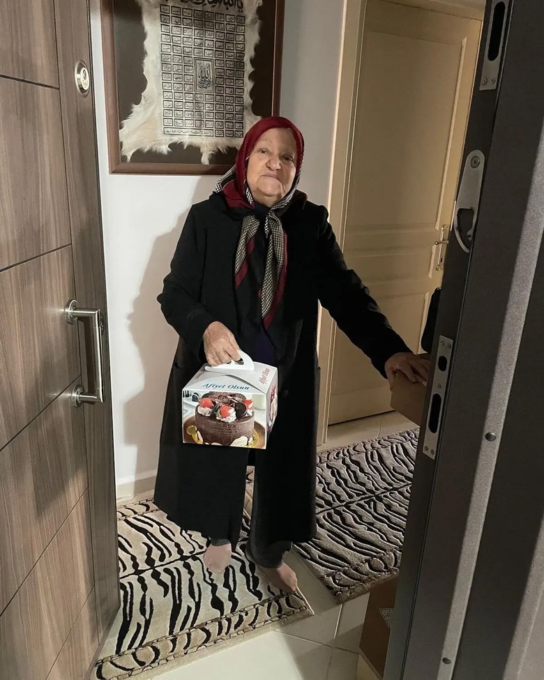 Aydınlı kadın muhtardan şehit ailelerine pasta sürprizi