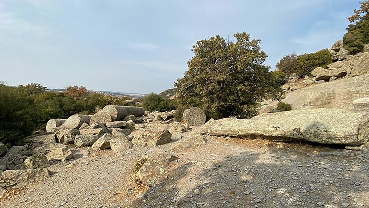 Çanakkale’deki 1600 yıllık antik dev granit sütunlar tarihe ışık tutuyor