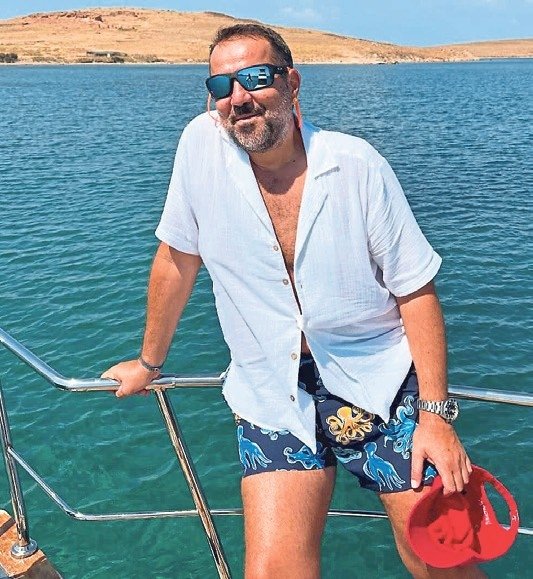 Ata Demirer efsanevi süngerciye eşlik etti