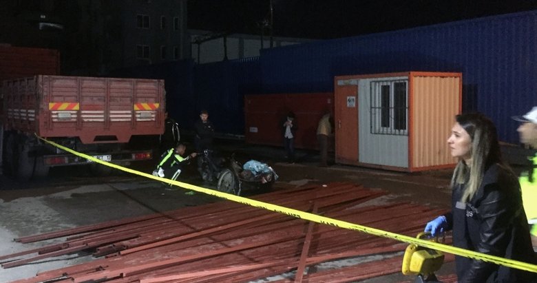 İzmir Bornova’da forkliftteki demirler motosikletin üzerine düştü: 1 ölü, 2 yaralı