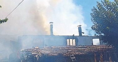 Çıkan yangında 2 ev kullanılmaz hale geldi