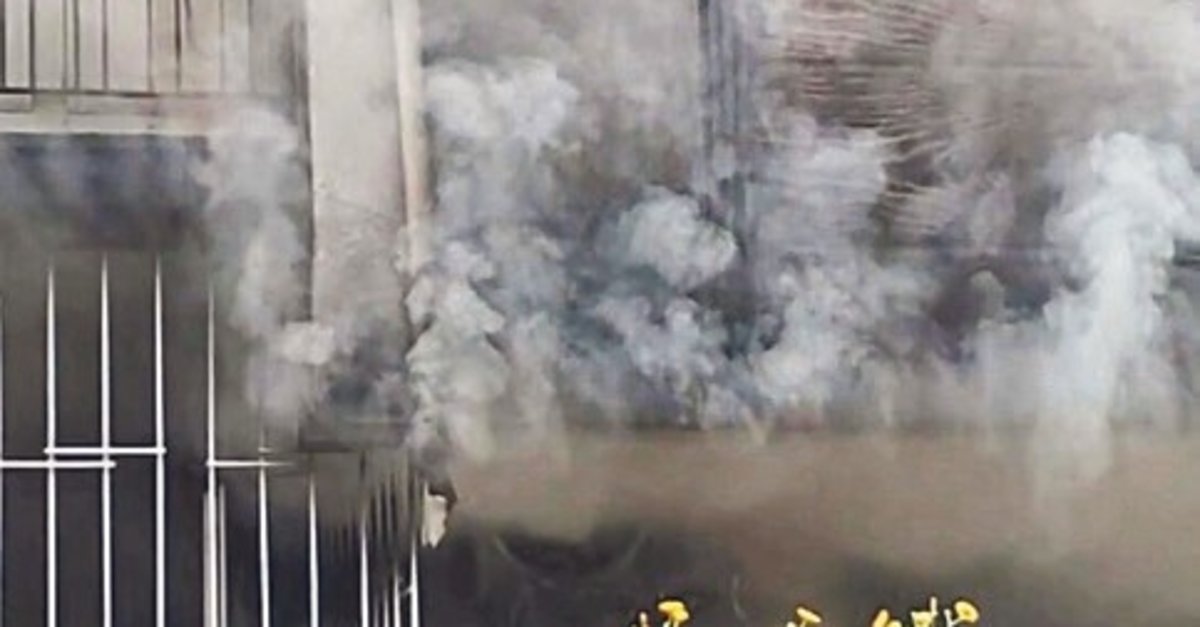 Alevler anne ile oğlunu ayırdı